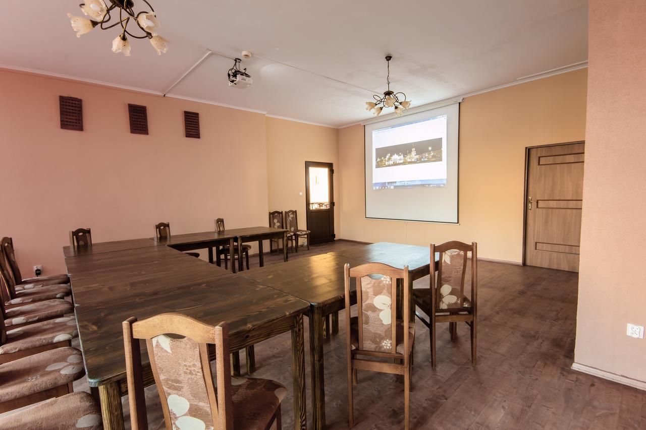 Aparthotel Dom Turysty Sanok Exteriér fotografie