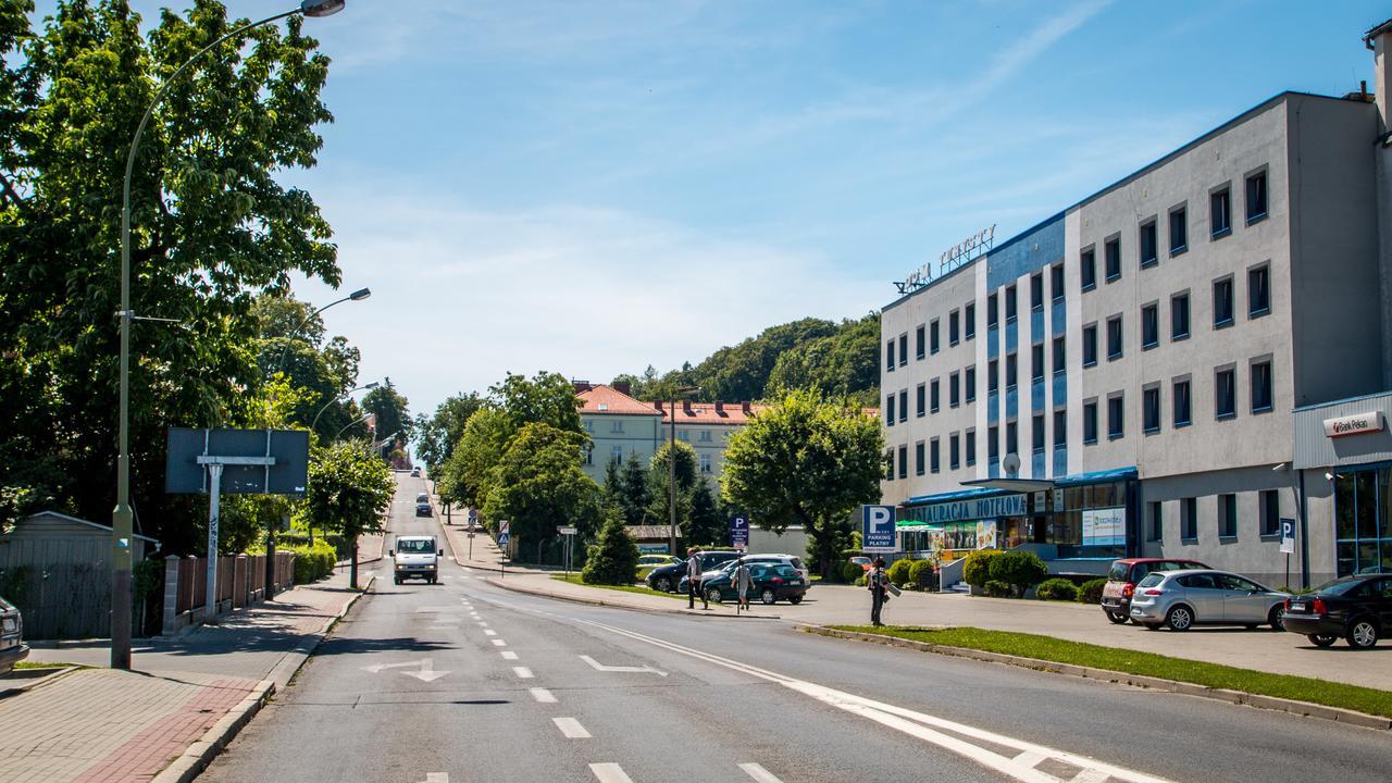 Aparthotel Dom Turysty Sanok Exteriér fotografie